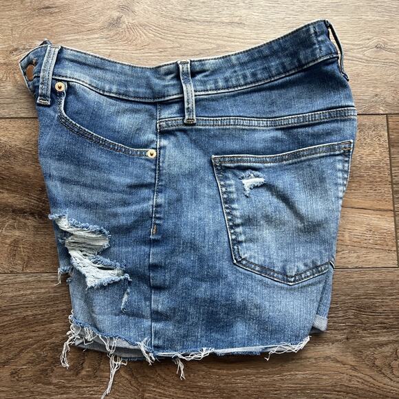 Universal Thread High Rise Midi Jean Shorts Women's 6/28 Blue Frayed Distressed - Picture 10 of 10